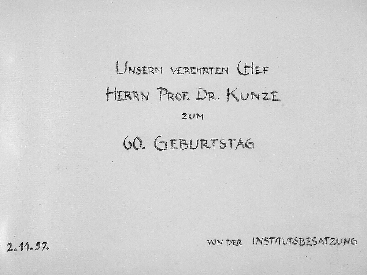 Das Titelblatt des anlässlich des 60. Geburtstags entstandenen Fotoalbums aus dem Jahre 1957 (Foto: R. Mahnke).